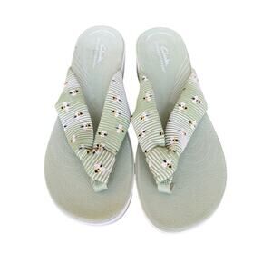 Bumble Bee Clarks Cloudsteppers Women's Sandals/Shoes size 10; Flip flops